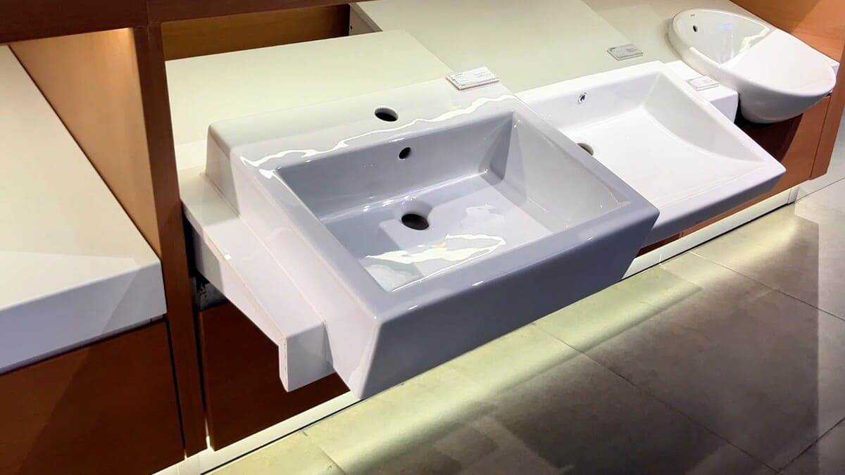 Chậu rửa mặt lavabo bán âm TOTO LT647CS