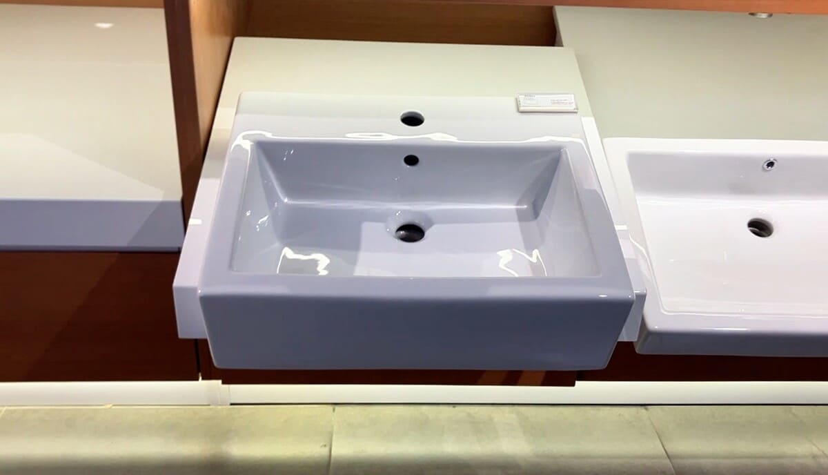 Chậu rửa mặt lavabo bán âm TOTO LT647CS