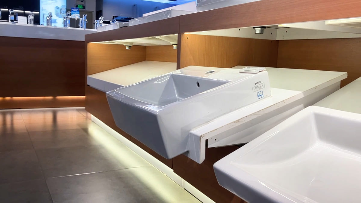 Chậu rửa mặt lavabo bán âm TOTO LT647CS