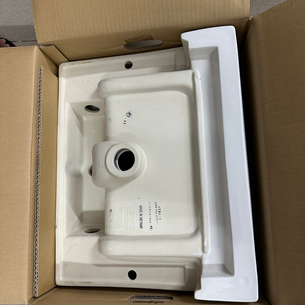 Chậu rửa mặt lavabo bán âm TOTO LT647CS