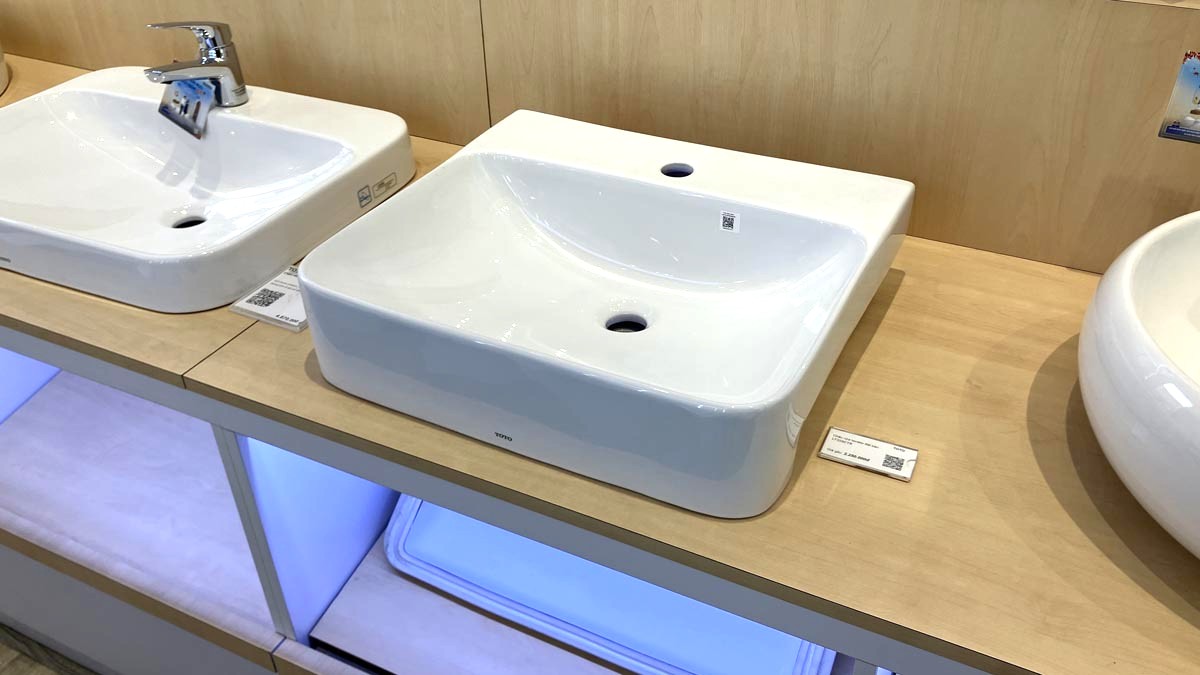 Chậu rửa mặt lavabo bán âm TOTO LW1315CBVN