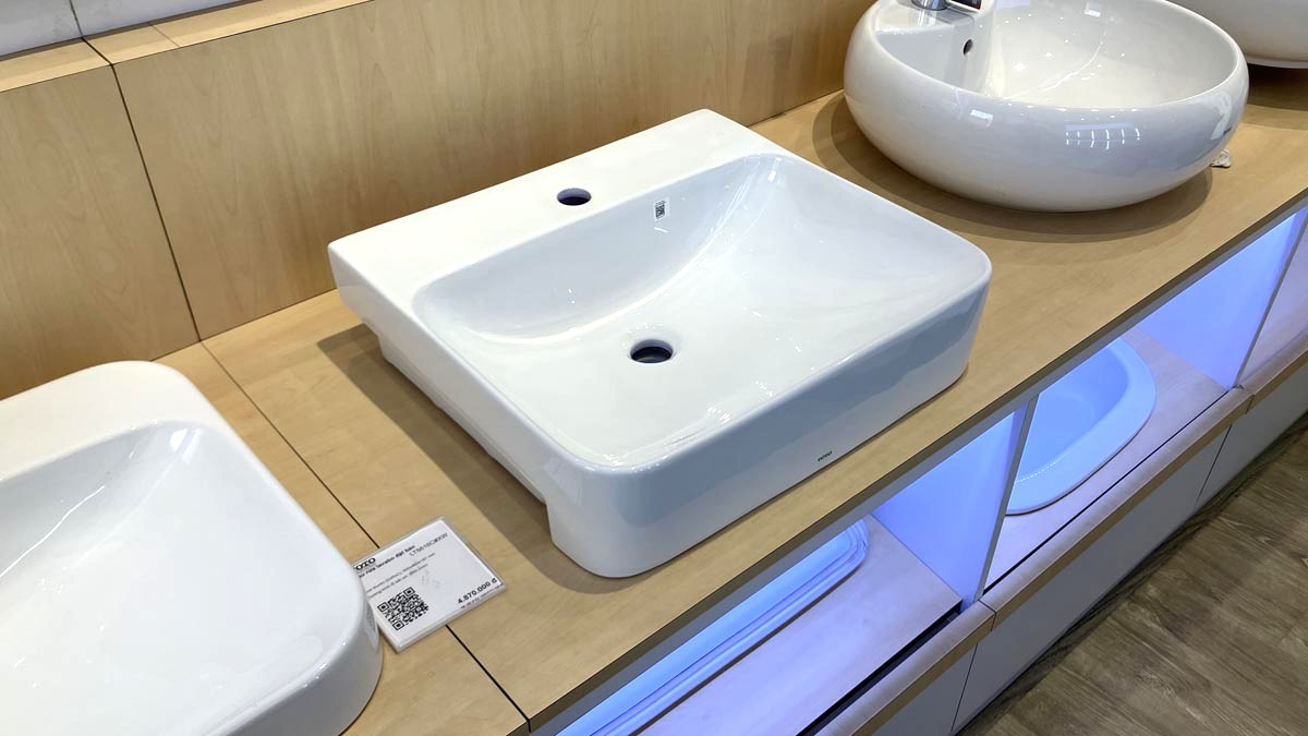 Chậu rửa mặt lavabo bán âm TOTO LW1315CBVN