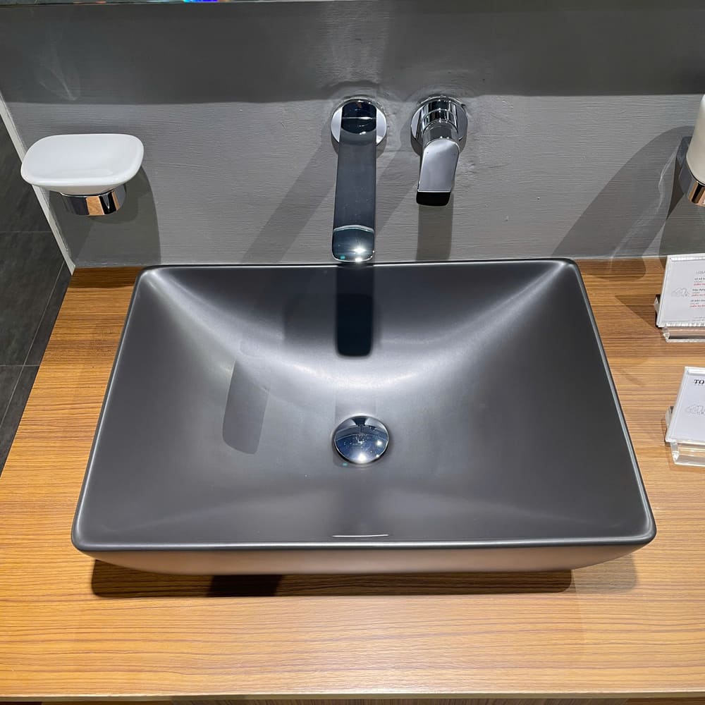 Chậu rửa lavabo đặt bàn TOTO LT1735#MBL (LT1735MBL) màu đen mờ