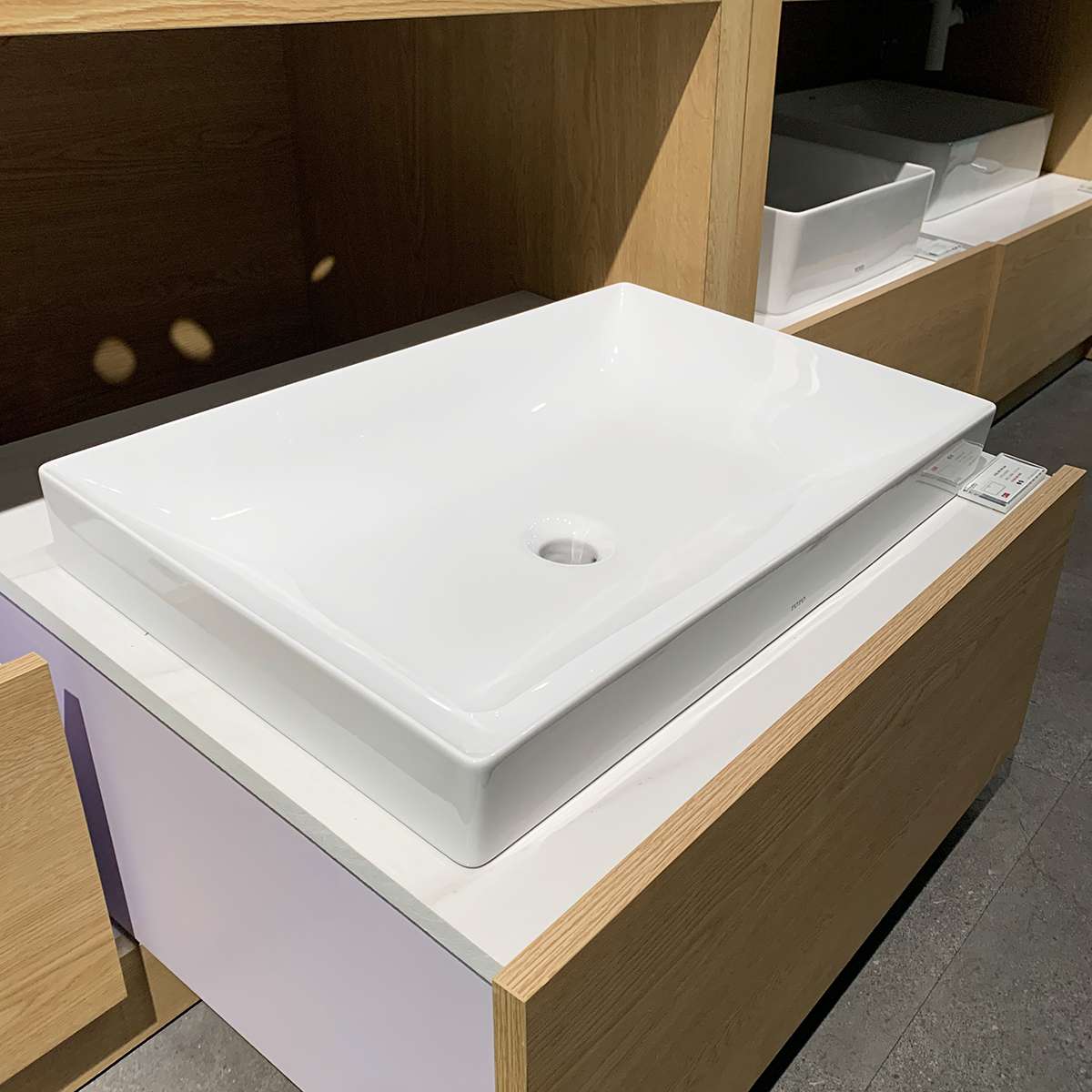 Chậu lavabo đặt bàn TOTO LT4716G19#XW (LT4716G19XW) trắng bóng vành mỏng Linear Ceram