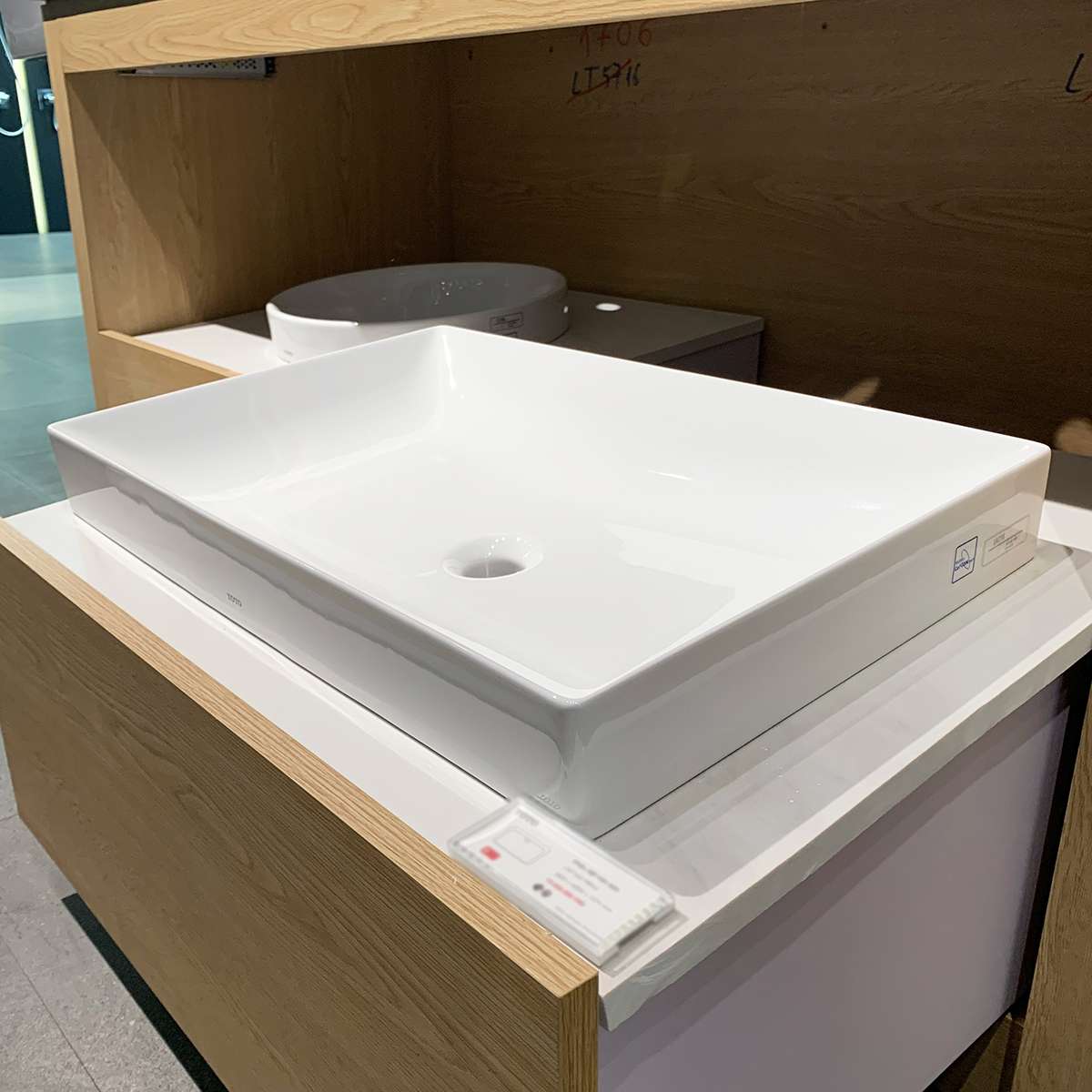 Chậu lavabo đặt bàn TOTO LT4716G19#XW (LT4716G19XW) trắng bóng vành mỏng Linear Ceram