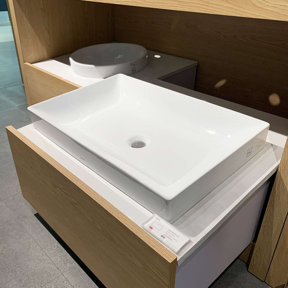 Chậu lavabo đặt bàn TOTO LT4716G19#XW (LT4716G19XW) trắng bóng vành mỏng Linear Ceram