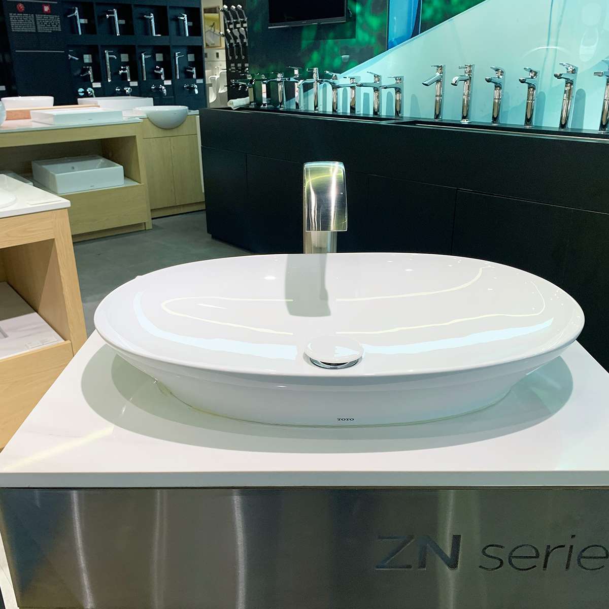 Chậu lavabo đặt bàn TOTO LT4724#XW (LT4724XW) trắng bóng vành mỏng Linear Ceram