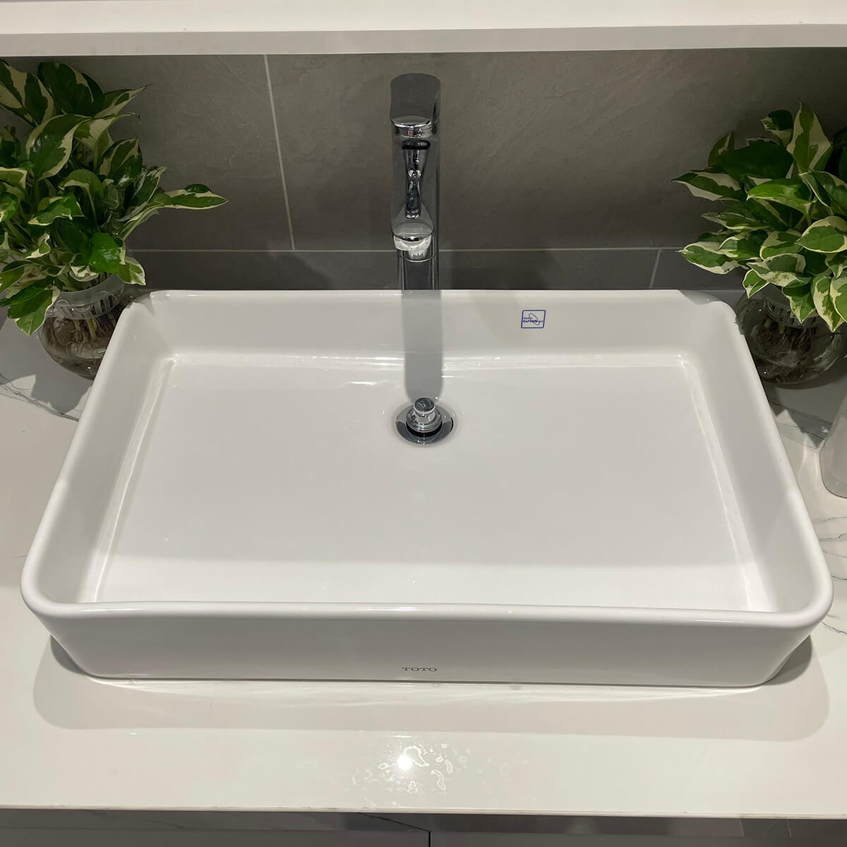 Chậu rửa lavabo đặt bàn TOTO LT952