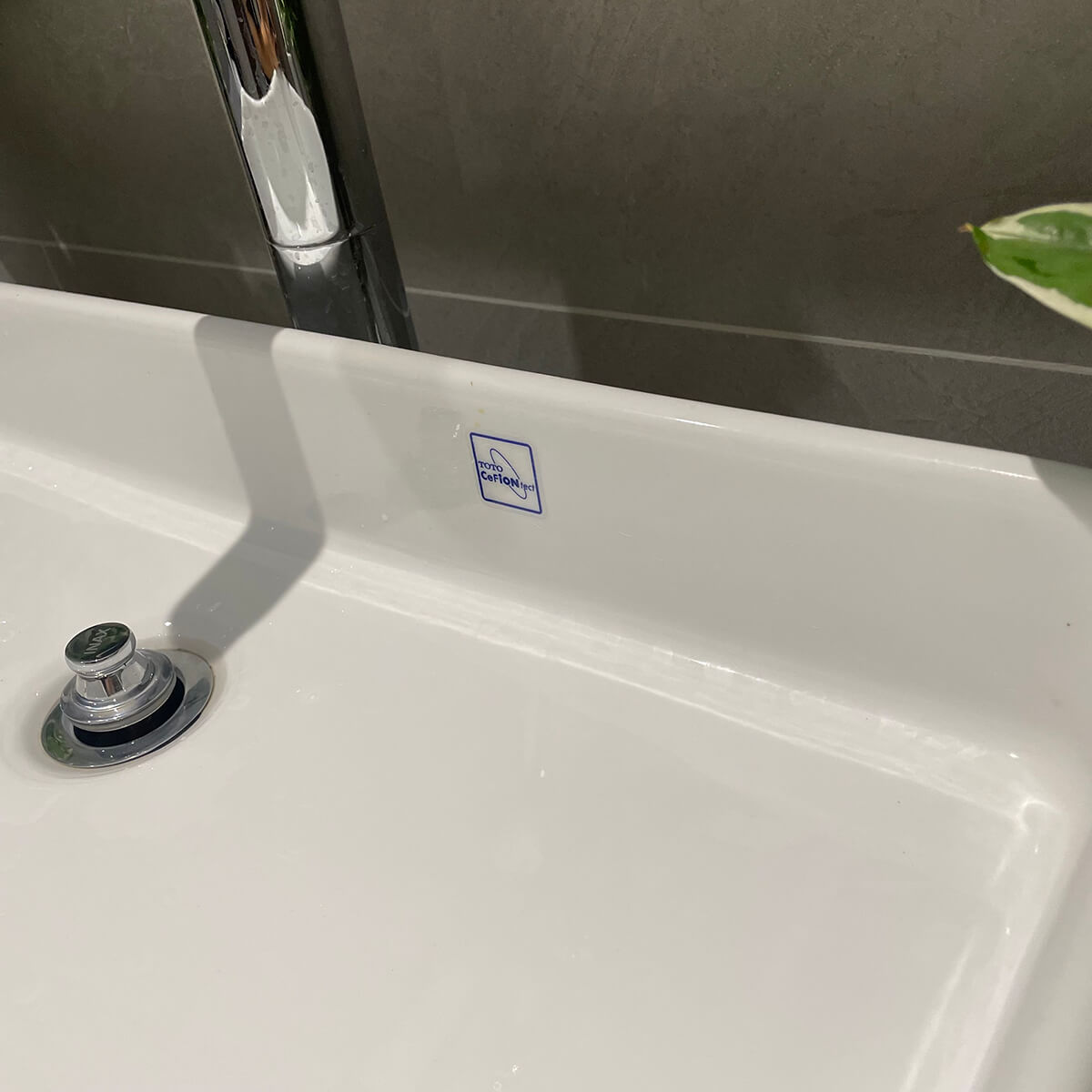 Chậu rửa lavabo đặt bàn TOTO LT952