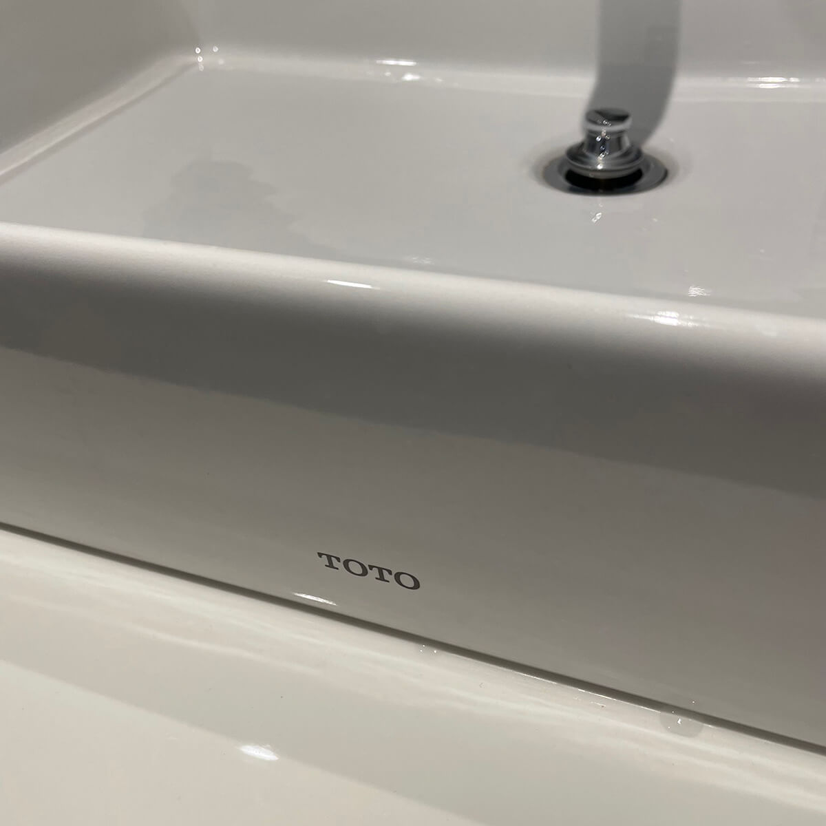 Chậu rửa lavabo đặt bàn TOTO LT952
