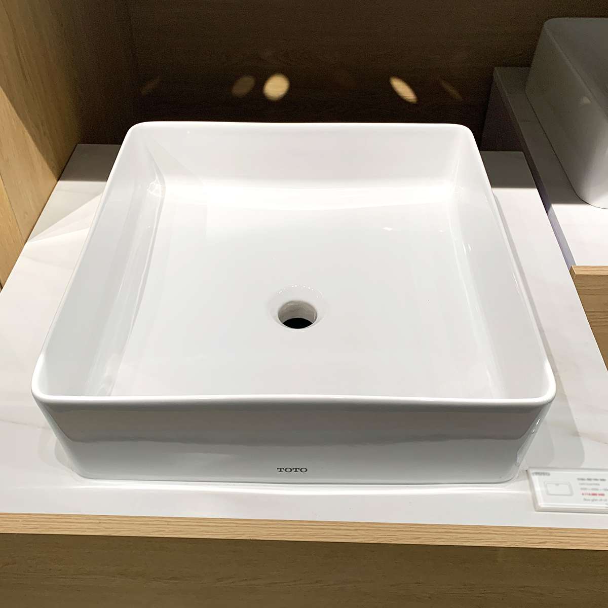 Chậu rửa lavabo đặt bàn TOTO LW574JWF