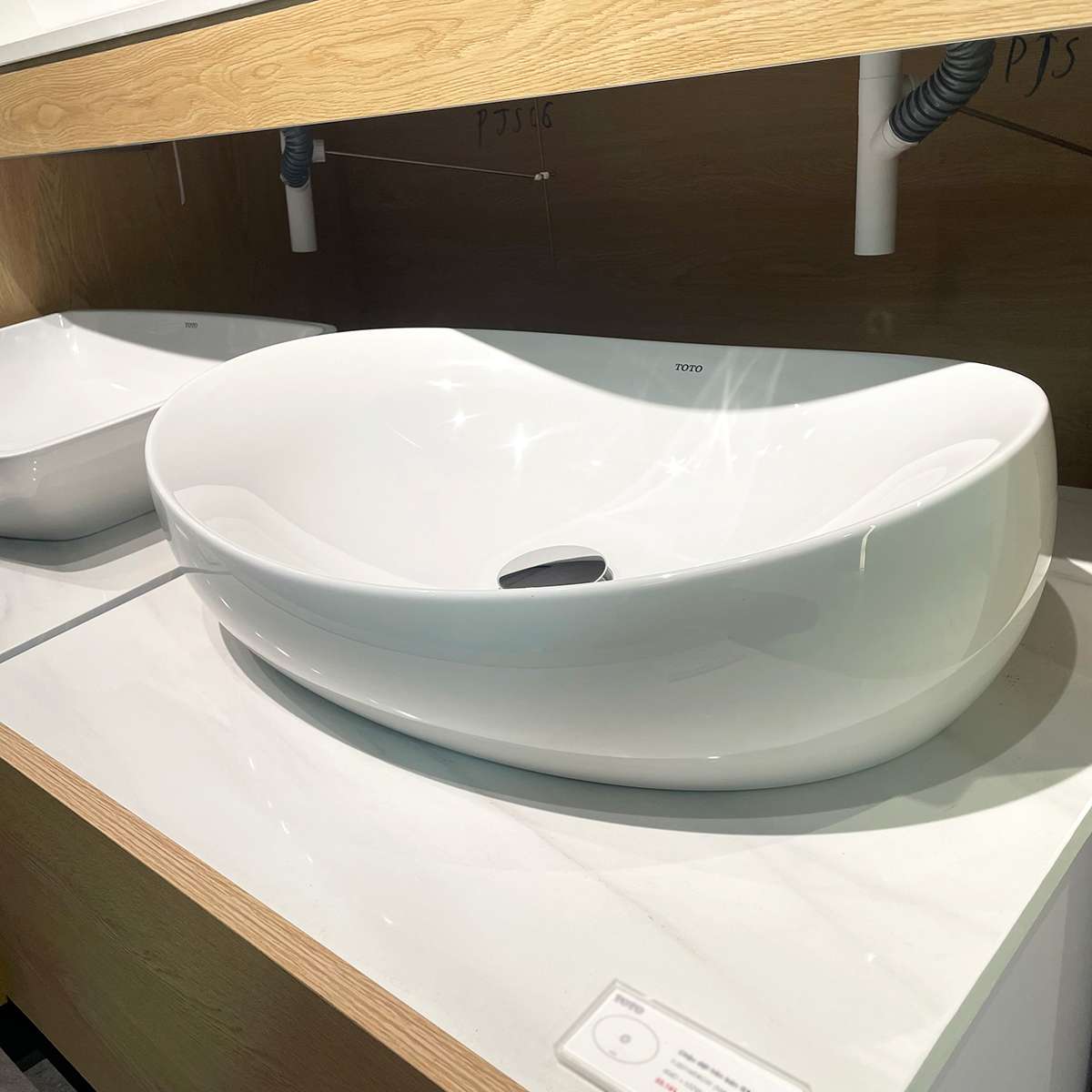 Chậu lavabo đặt bàn Galalato TOTO PJS01WE#GW (PJS01WEGW) trắng bóng