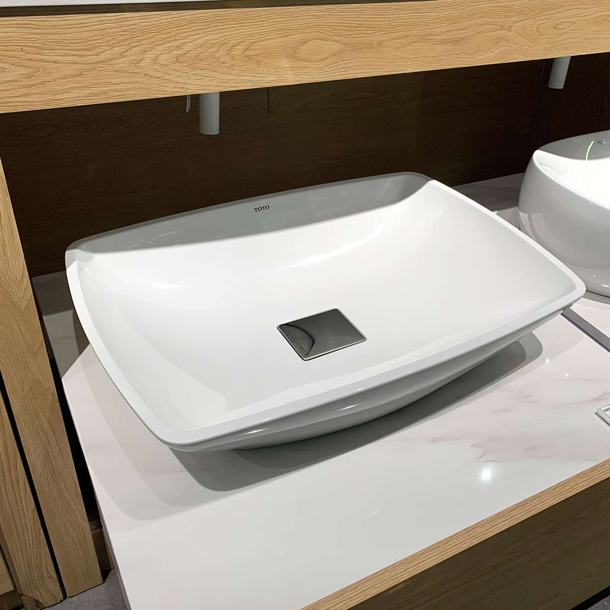 Chậu lavabo đặt bàn Galalato TOTO PJS02WE#GW (PJS02WEGW) trắng bóng