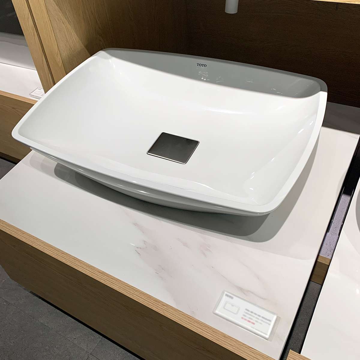 Chậu lavabo đặt bàn Galalato TOTO PJS02WE#GW (PJS02WEGW) trắng bóng