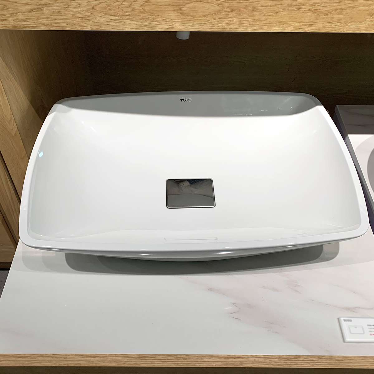 Chậu lavabo đặt bàn Galalato TOTO PJS02WE#GW (PJS02WEGW) trắng bóng