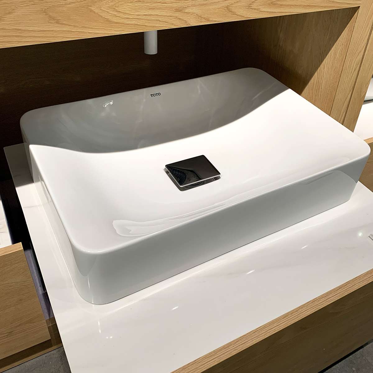 Chậu lavabo đặt bàn Galalato TOTO PJS03WE#GW (PJS03WEGW) trắng bóng