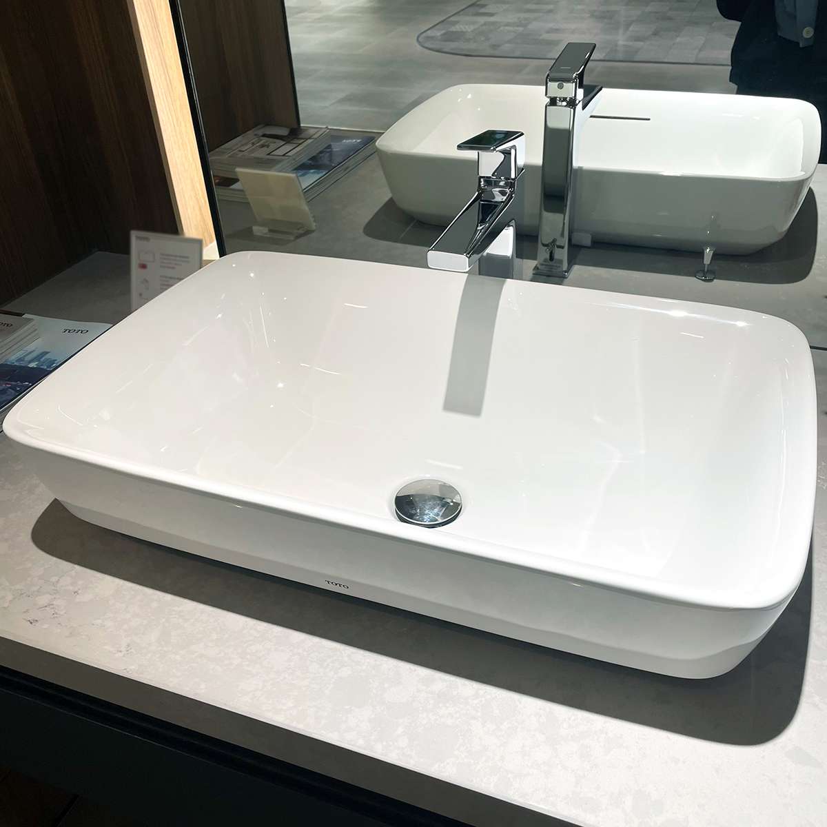 Chậu lavabo đặt bàn Galalato TOTO PJS06WE#GW (PJS06WEGW) trắng bóng