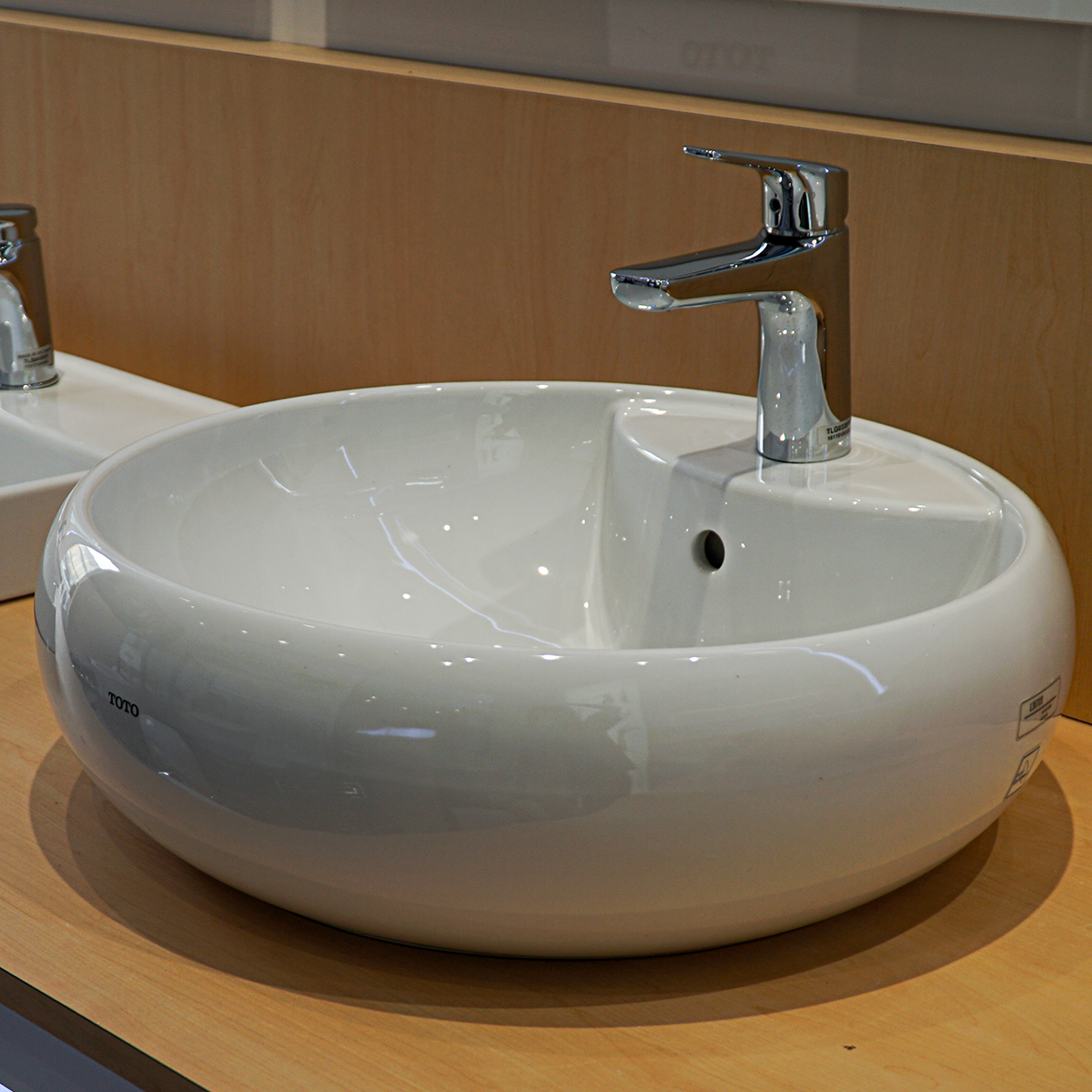 Chậu rửa lavabo đặt bàn TOTO LT367CR (LT367CT)