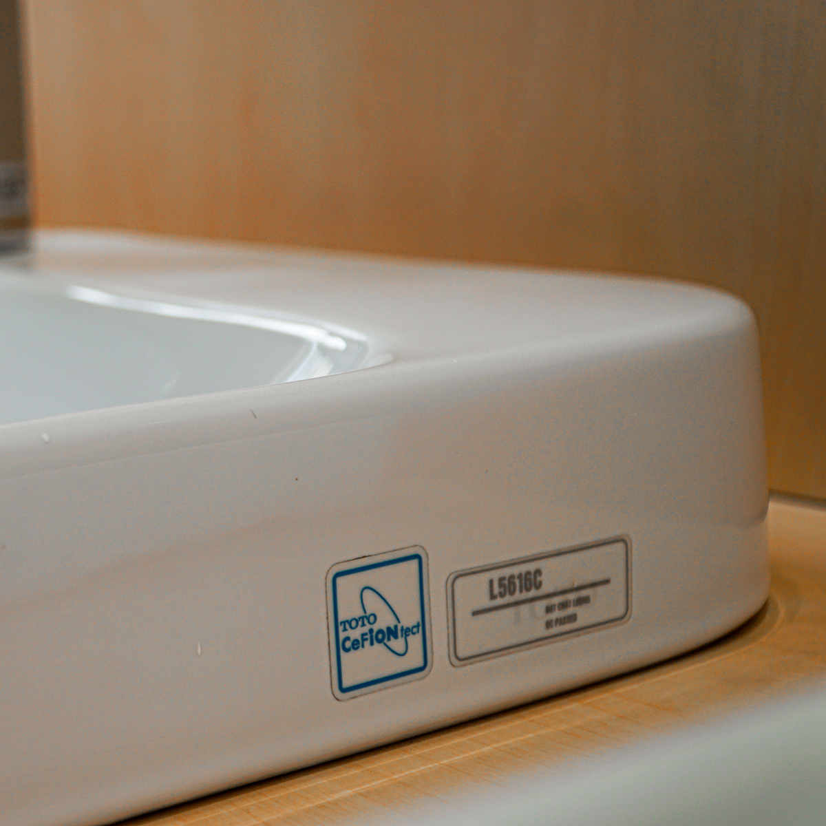 Chậu rửa lavabo đặt bàn TOTO LT5616C