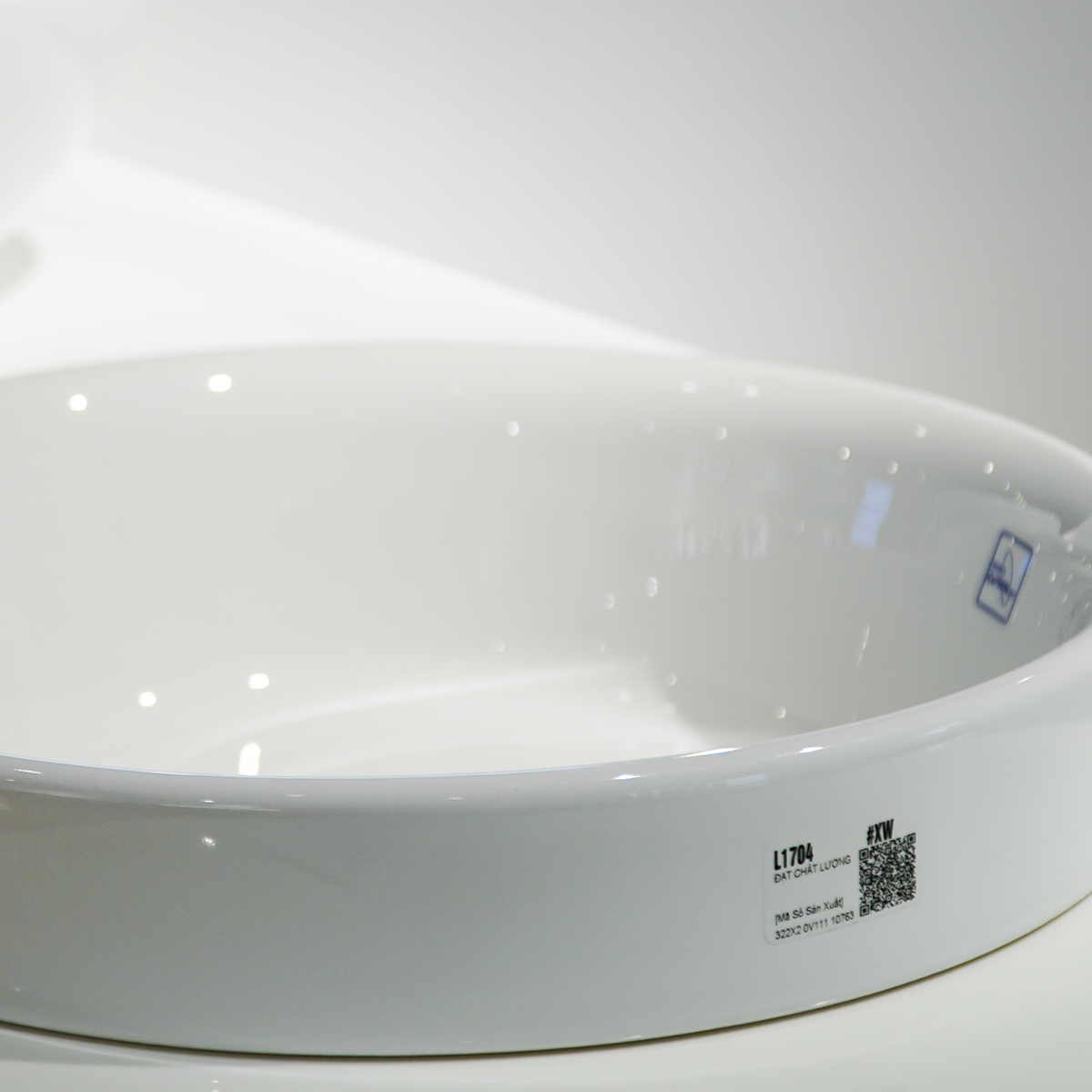 Chậu rửa lavabo đặt bàn TOTO L1704