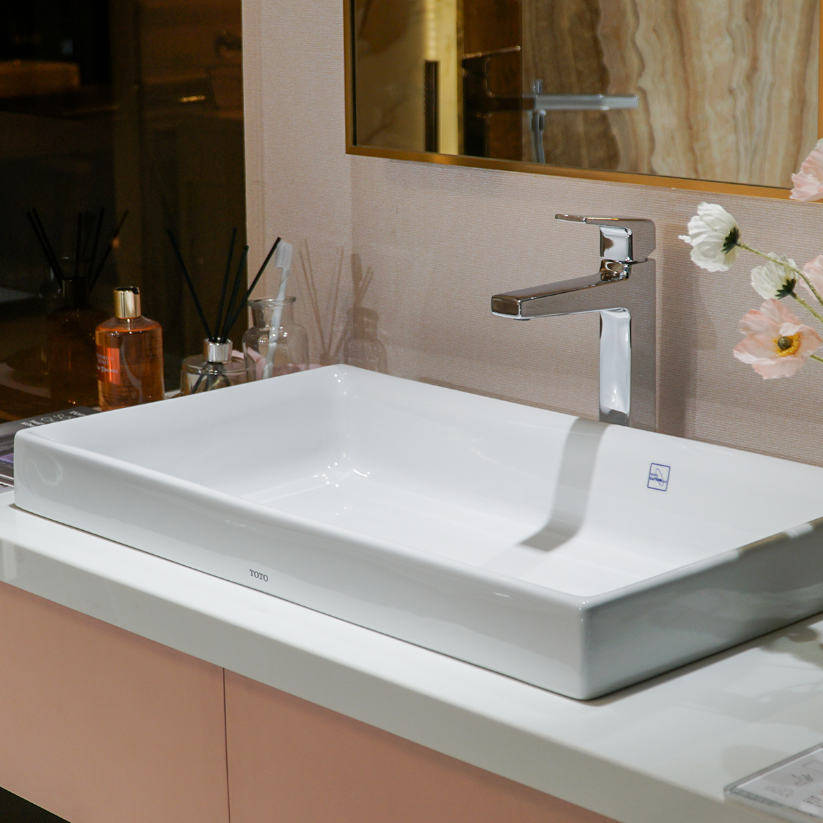 Chậu rửa lavabo đặt bàn TOTO LT1717