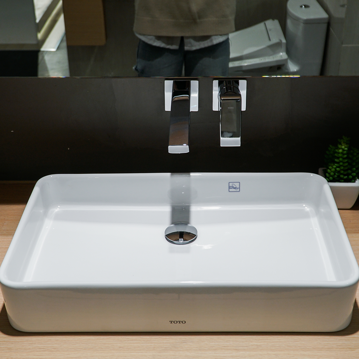 Chậu rửa lavabo đặt bàn TOTO LT952
