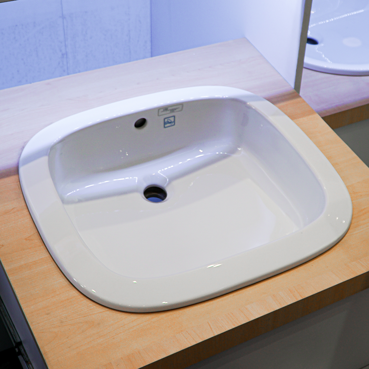 Chậu lavabo dương vành TOTO L763 (LT763)