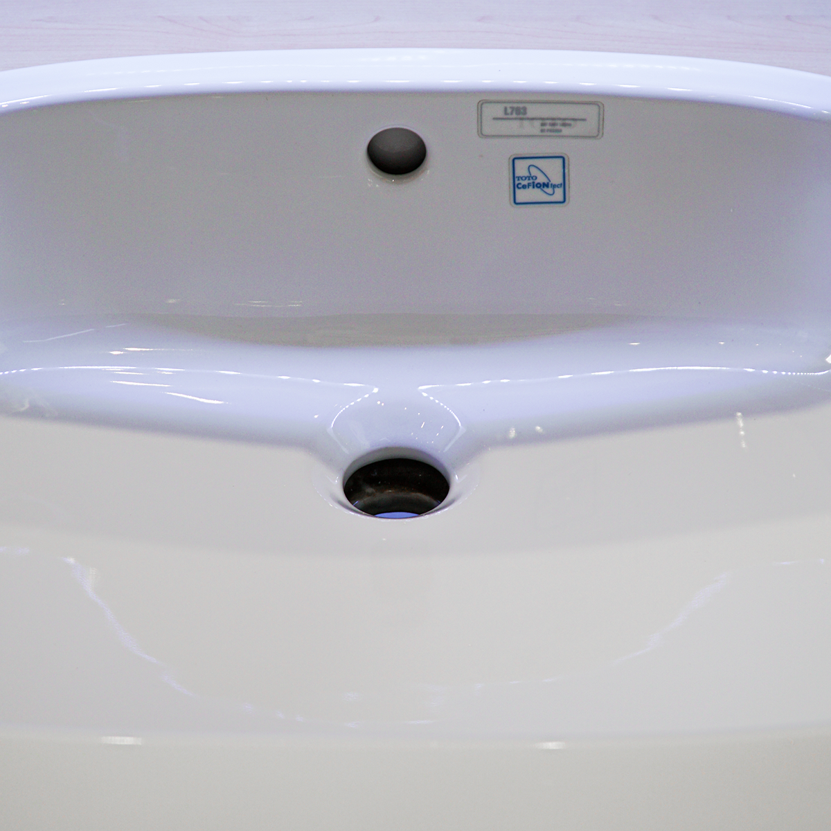 Chậu lavabo dương vành TOTO L763 (LT763)