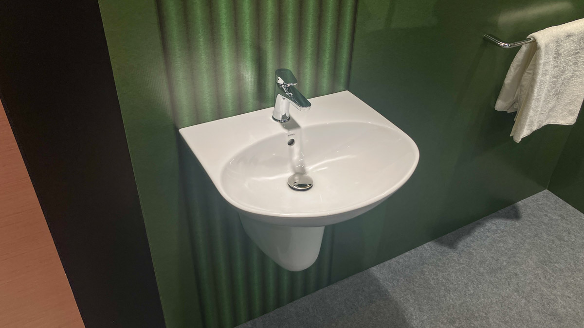 Chậu rửa lavabo treo tường TOTO LHT333C#XW chân lửng