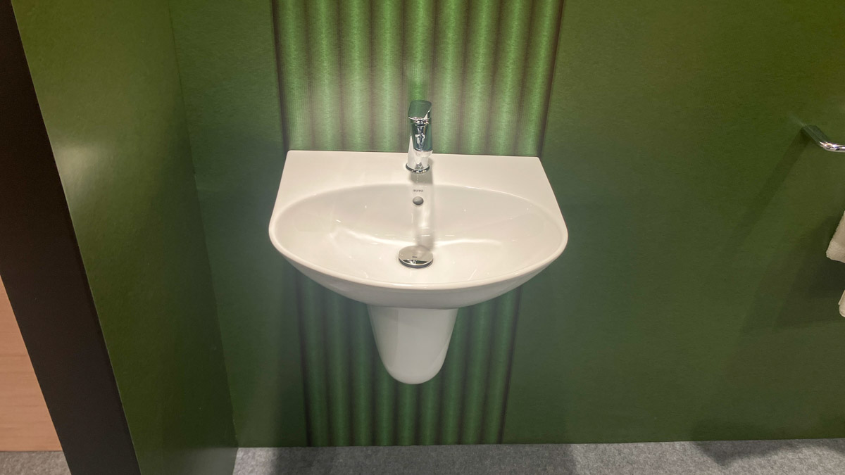Chậu rửa lavabo treo tường TOTO LHT333C#XW chân lửng