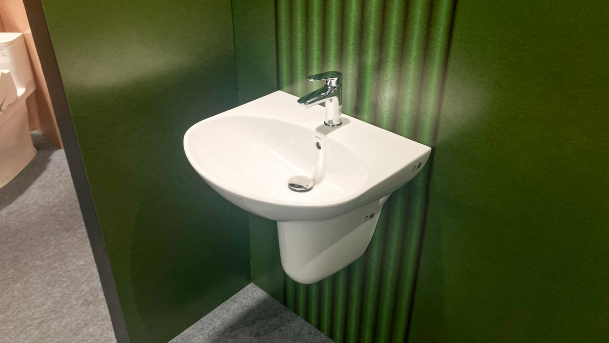 Chậu rửa lavabo treo tường TOTO LHT333C#XW chân lửng