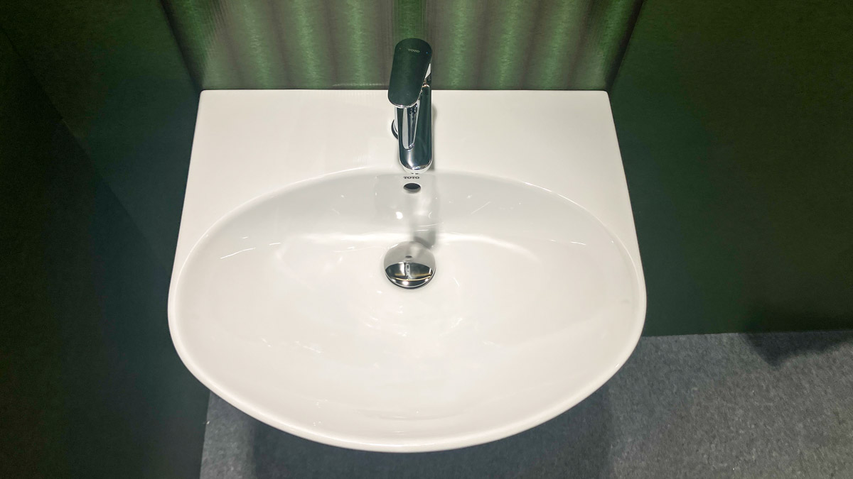 Chậu rửa lavabo treo tường TOTO LHT333C#XW chân lửng