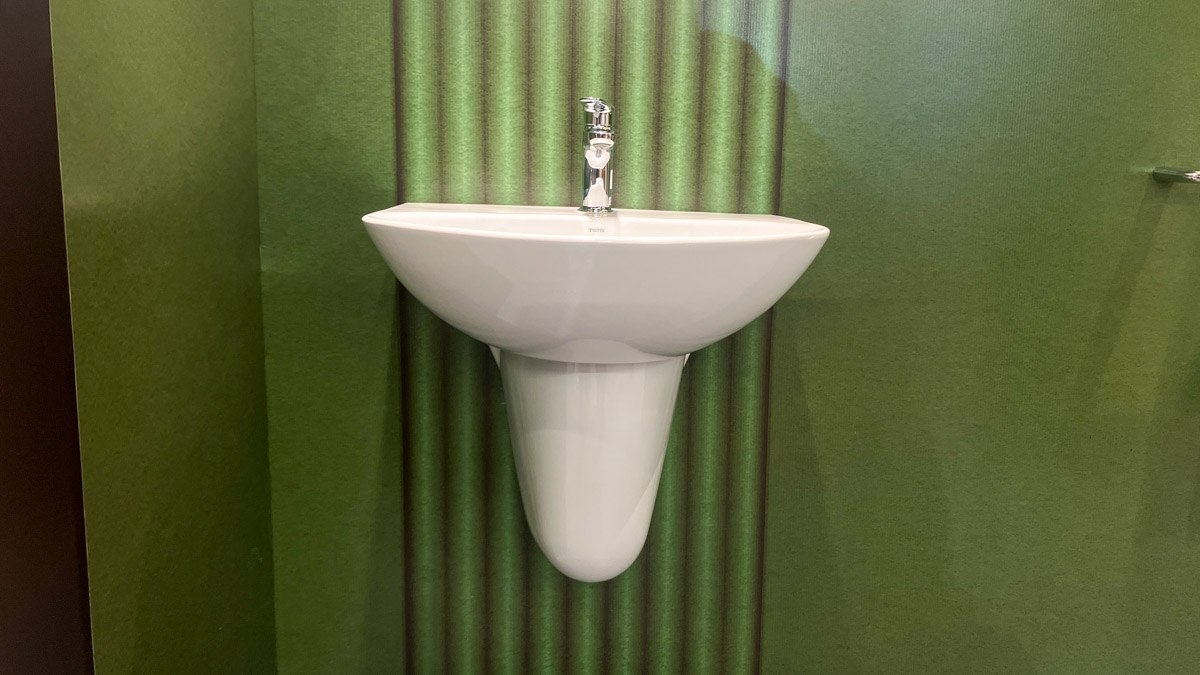 Chậu rửa lavabo treo tường TOTO LHT333C#XW chân lửng