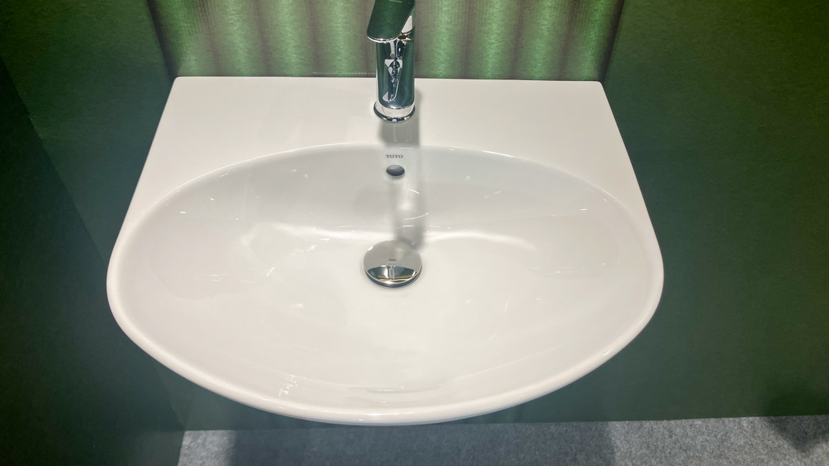 Chậu rửa lavabo treo tường TOTO LHT333C#XW chân lửng