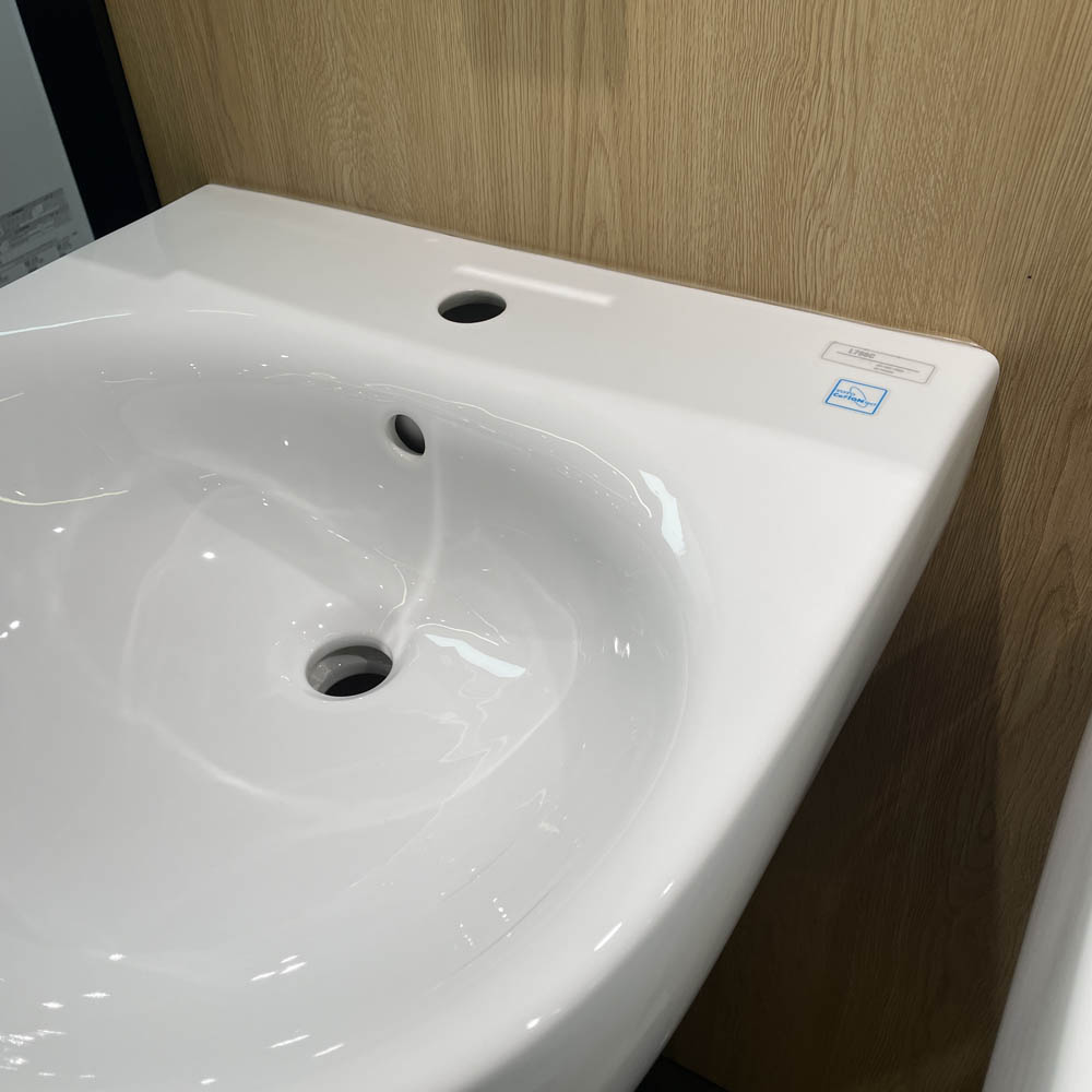 Chậu lavabo treo tường TOTO LPT766C chân dài
