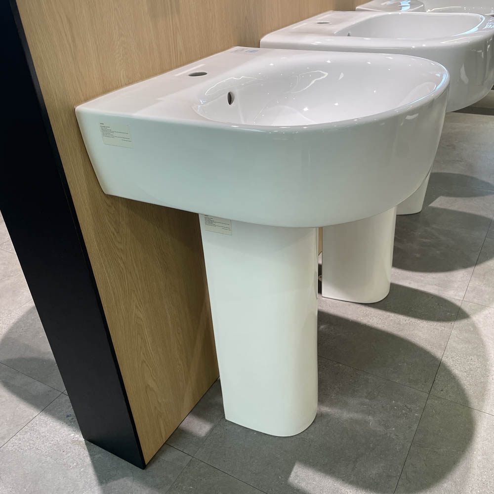 Chậu lavabo treo tường TOTO LPT766C chân dài