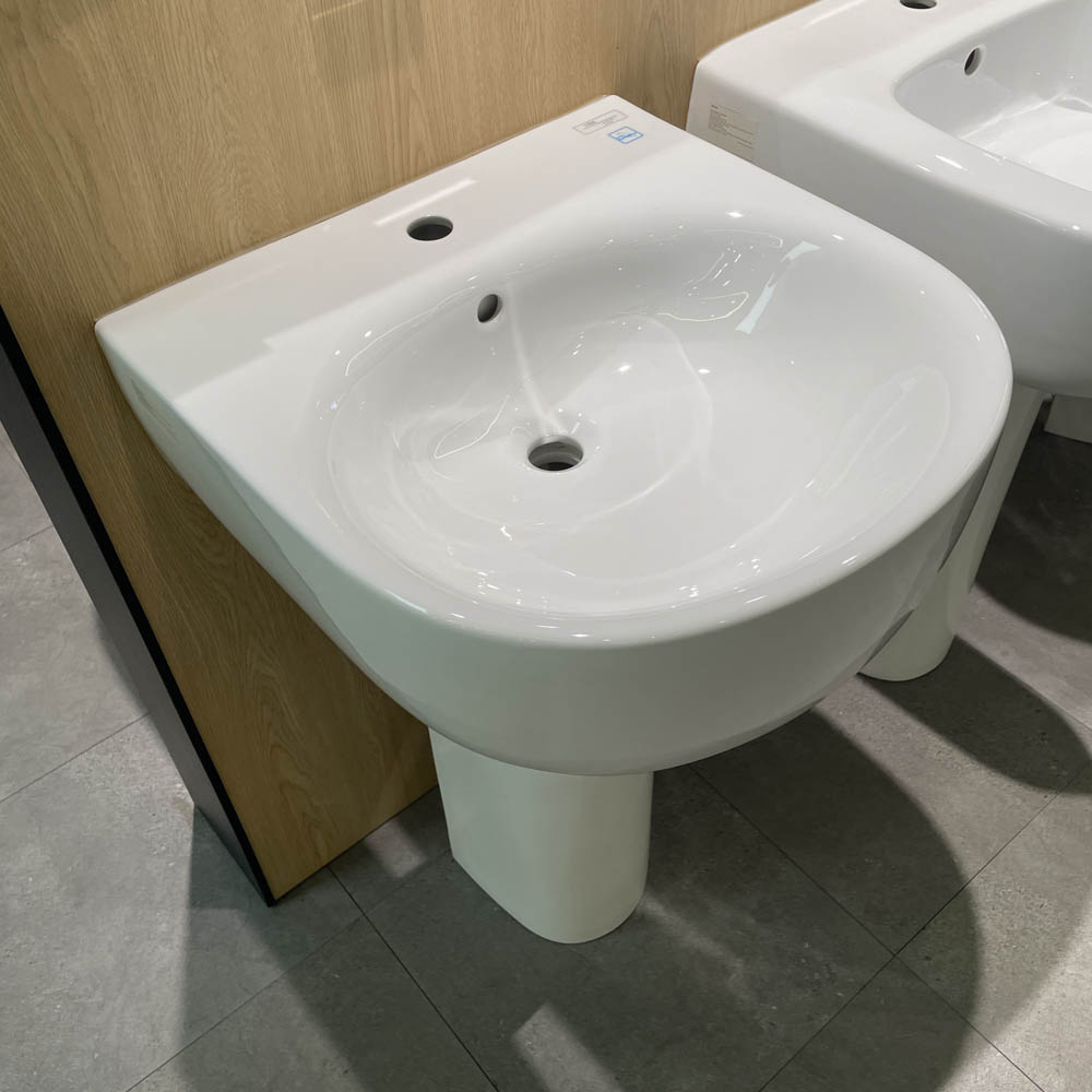 Chậu lavabo treo tường TOTO LPT766C chân dài