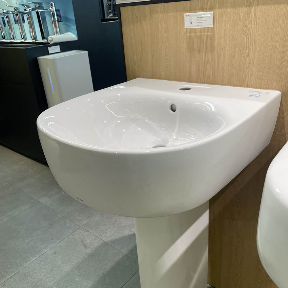 Chậu lavabo treo tường TOTO LPT766C chân dài