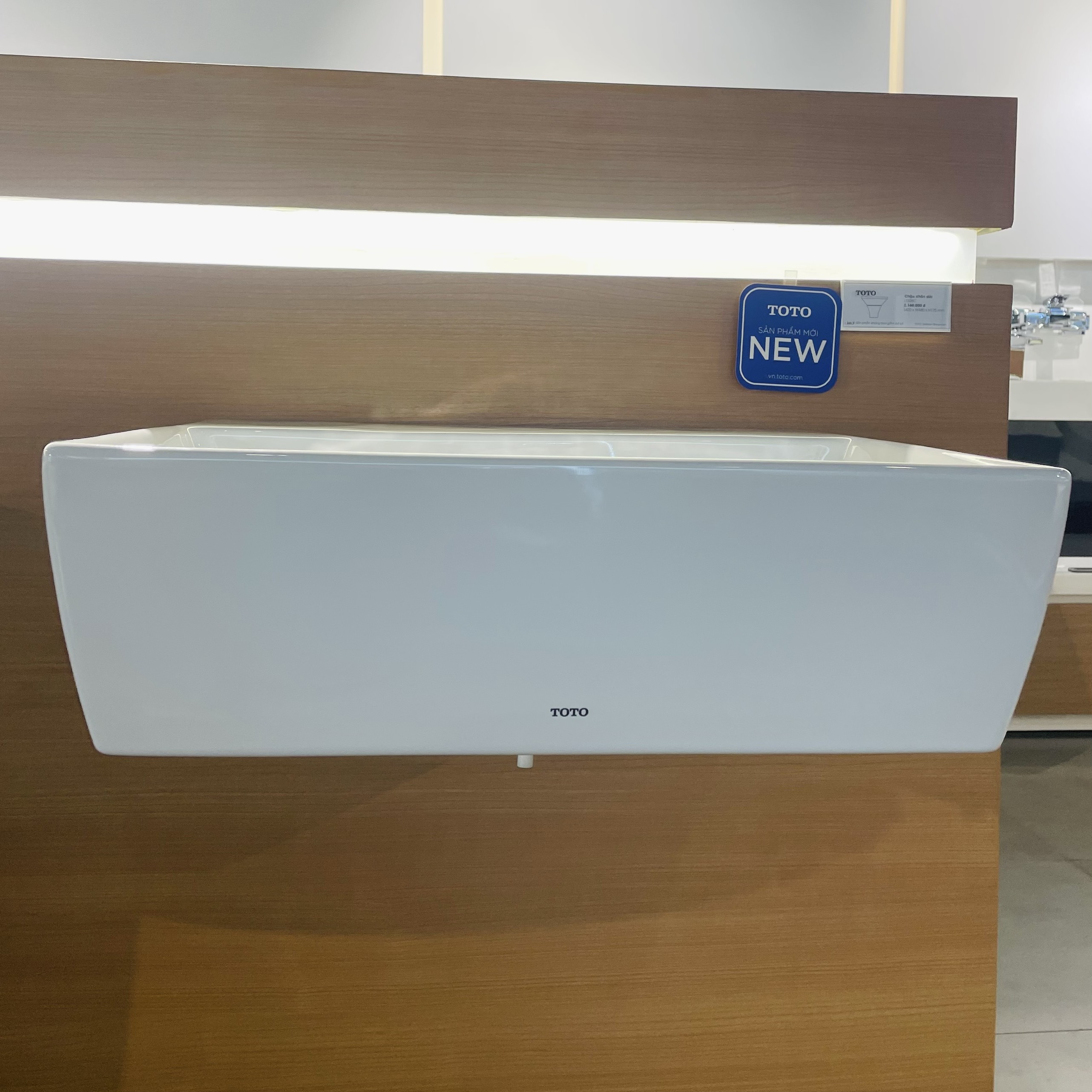 Chậu lavabo treo tường TOTO LT328C