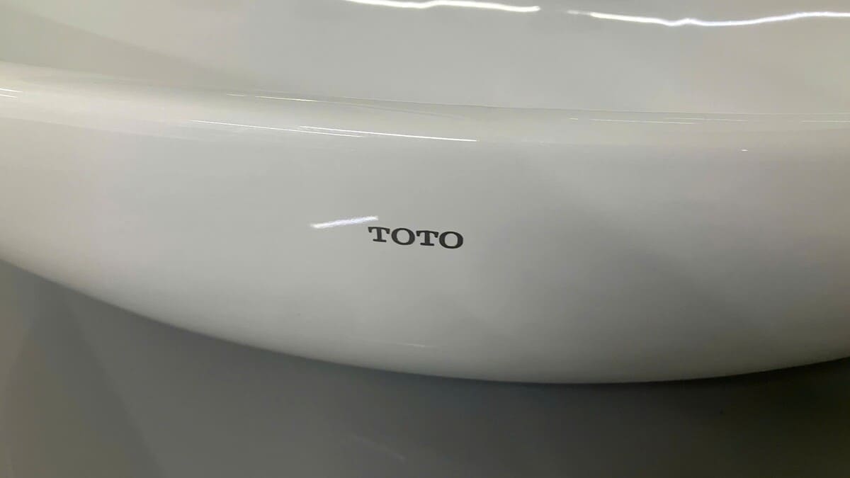 Chậu lavabo treo tường TOTO LW815CJW/F#W đặt góc