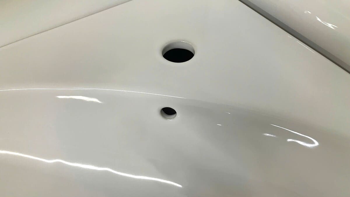 Chậu lavabo treo tường TOTO LW815CJW/F#W đặt góc