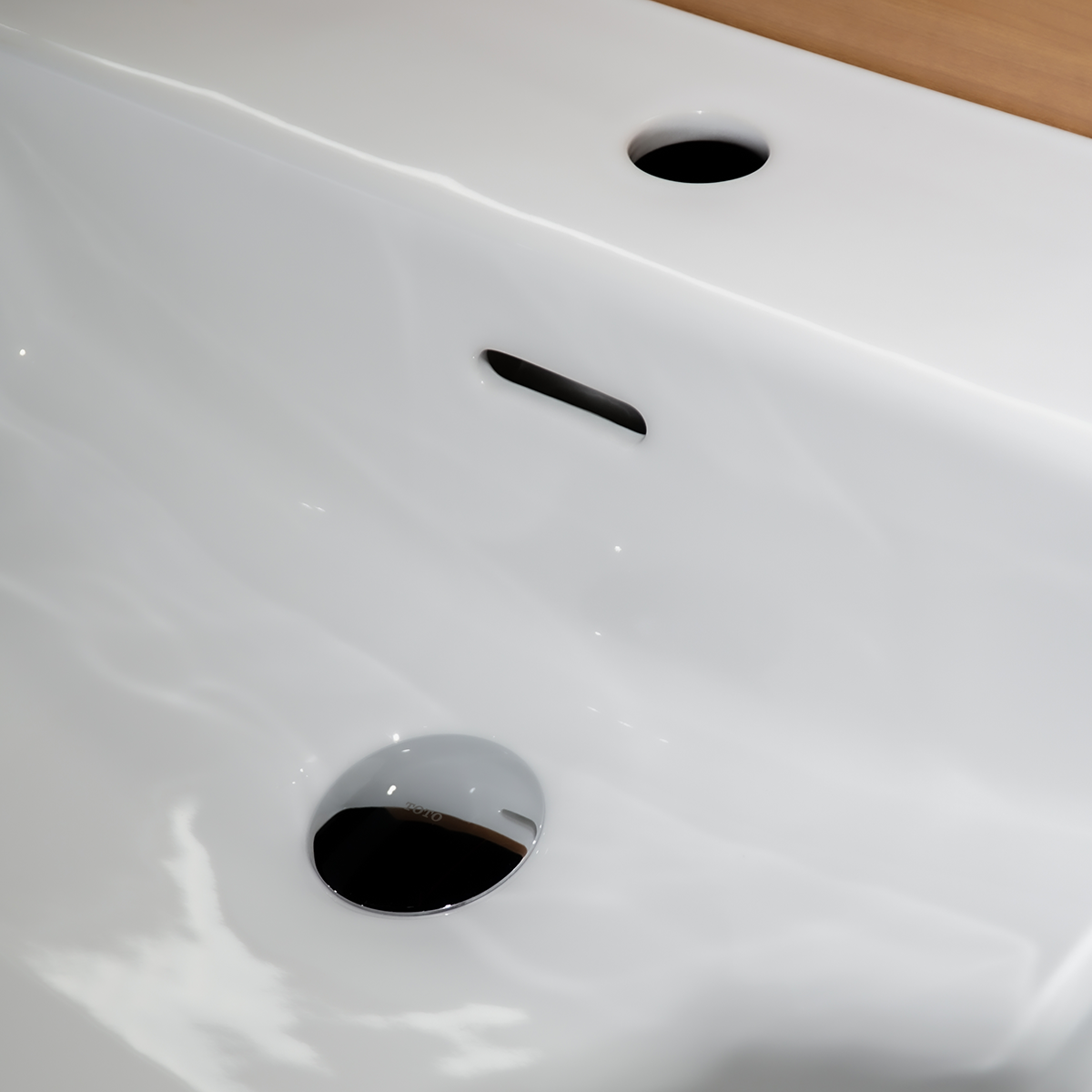 Chậu lavabo treo tường TOTO LT328C