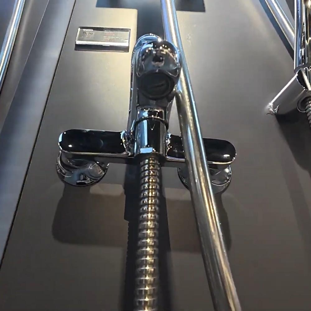 Bộ sen tắm nóng lạnh TOTO TBS03302V TBW07011A