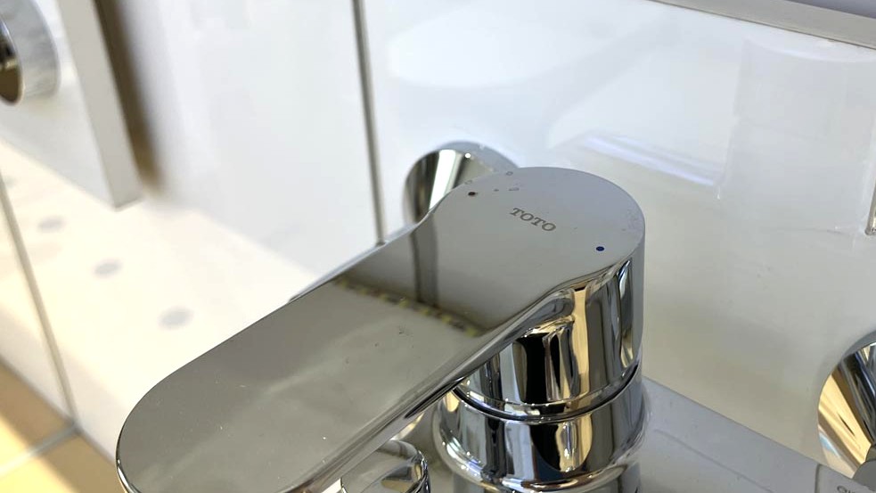 Củ sen tắm nóng lạnh LH Series TOTO TBS06302V