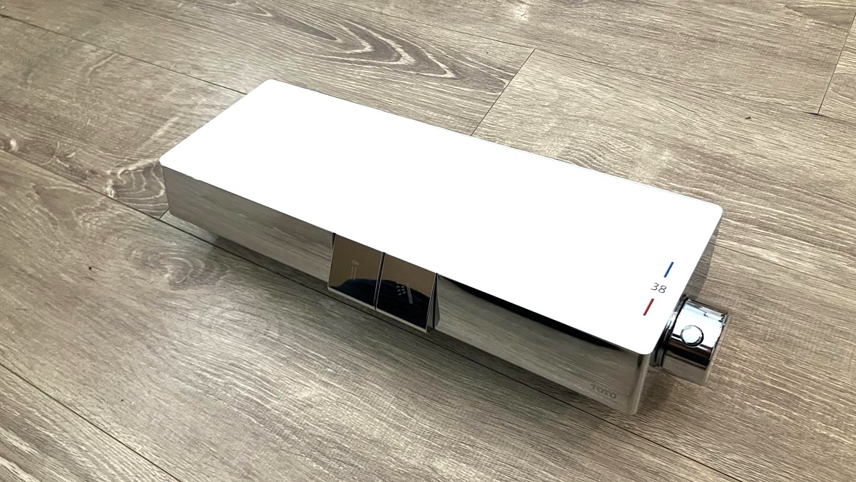 Củ sen tắm nhiệt độ TOTO TBV10400V kèm kệ để đồ và vòi xả bồn