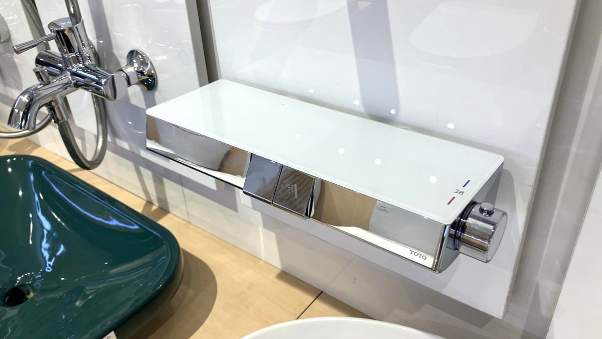 Củ sen tắm nhiệt độ TOTO TBV10400V kèm kệ để đồ và vòi xả bồn