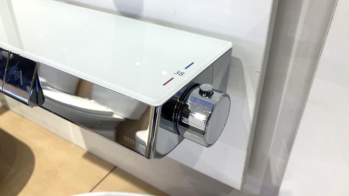 Củ sen tắm nhiệt độ TOTO TBV10400V kèm kệ để đồ và vòi xả bồn