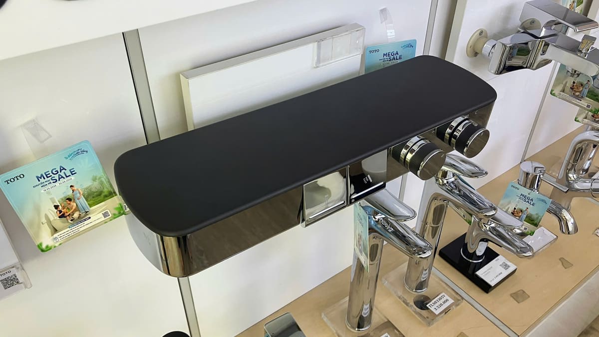 Củ sen tắm nhiệt độ TOTO TBV124B0A kèm kệ để đồ và vòi xả bồn