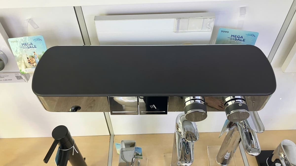 Củ sen tắm nhiệt độ TOTO TBV124B0A kèm kệ để đồ và vòi xả bồn