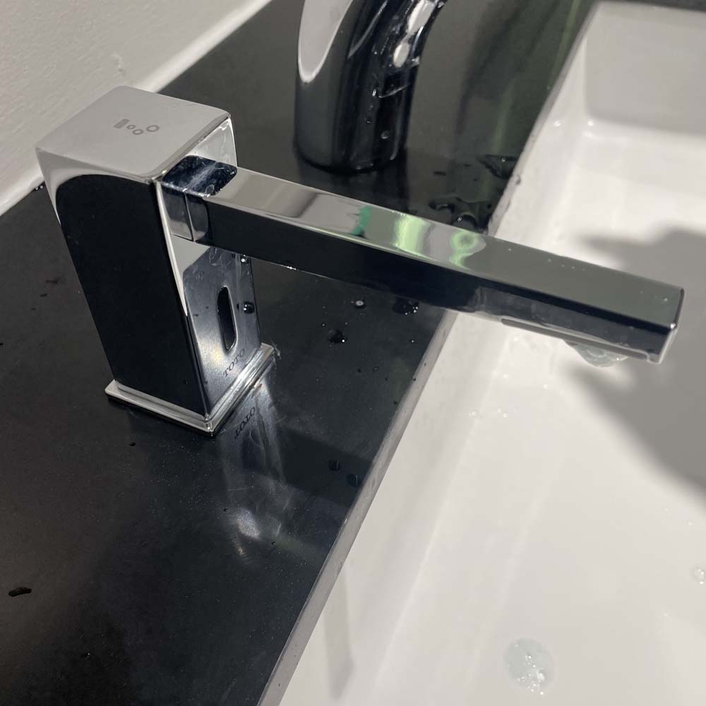 Vòi xịt xà phòng tự động TOTO TLK08001G